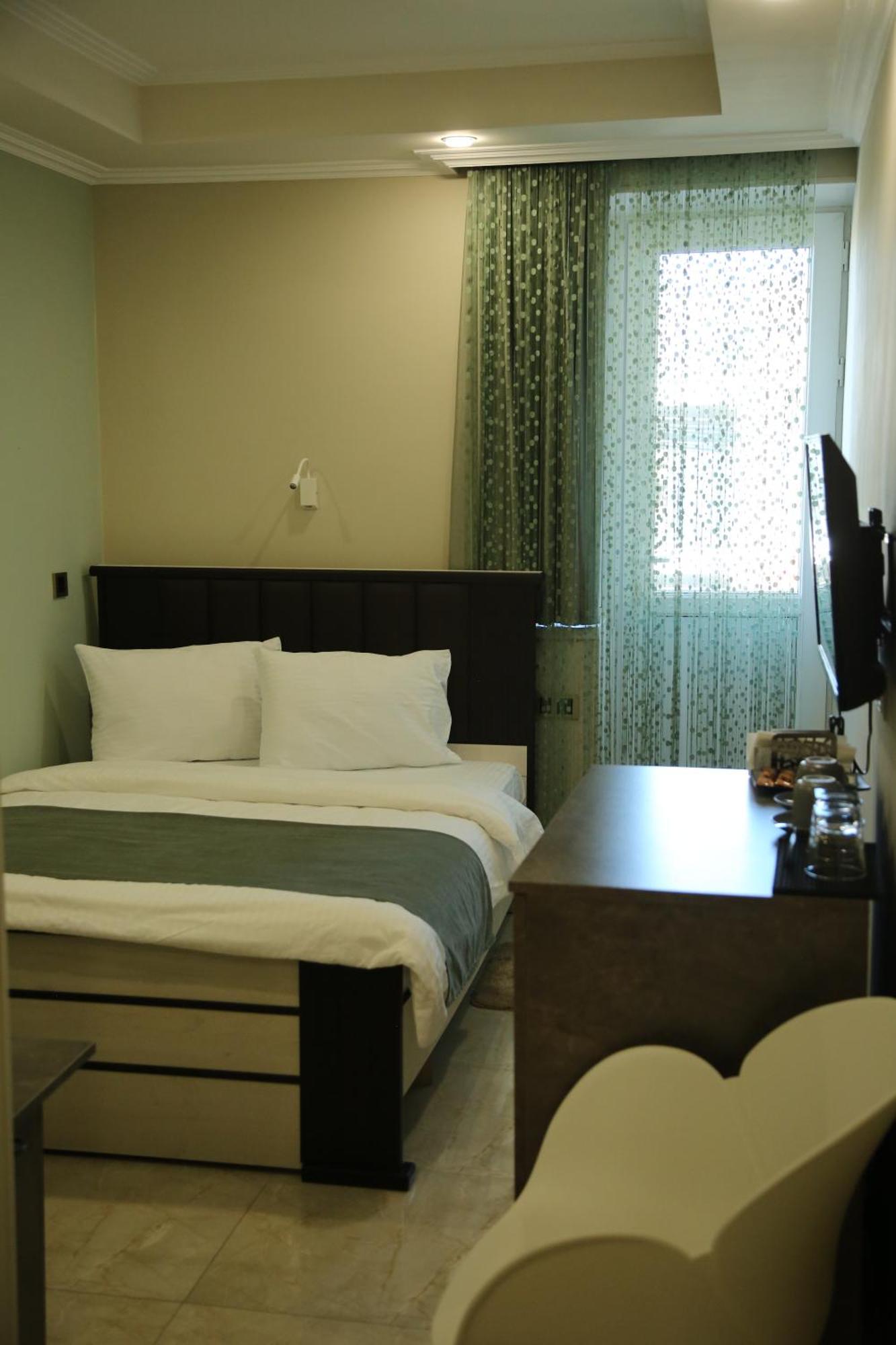 Vell Grey Hotel Martuni Buitenkant foto