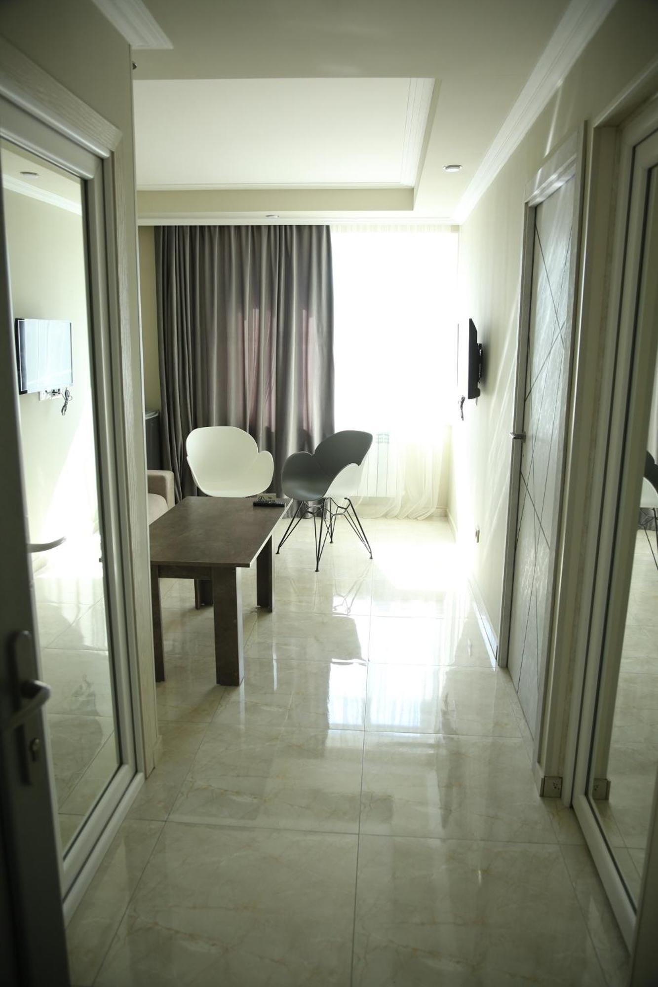 Vell Grey Hotel Martuni Buitenkant foto