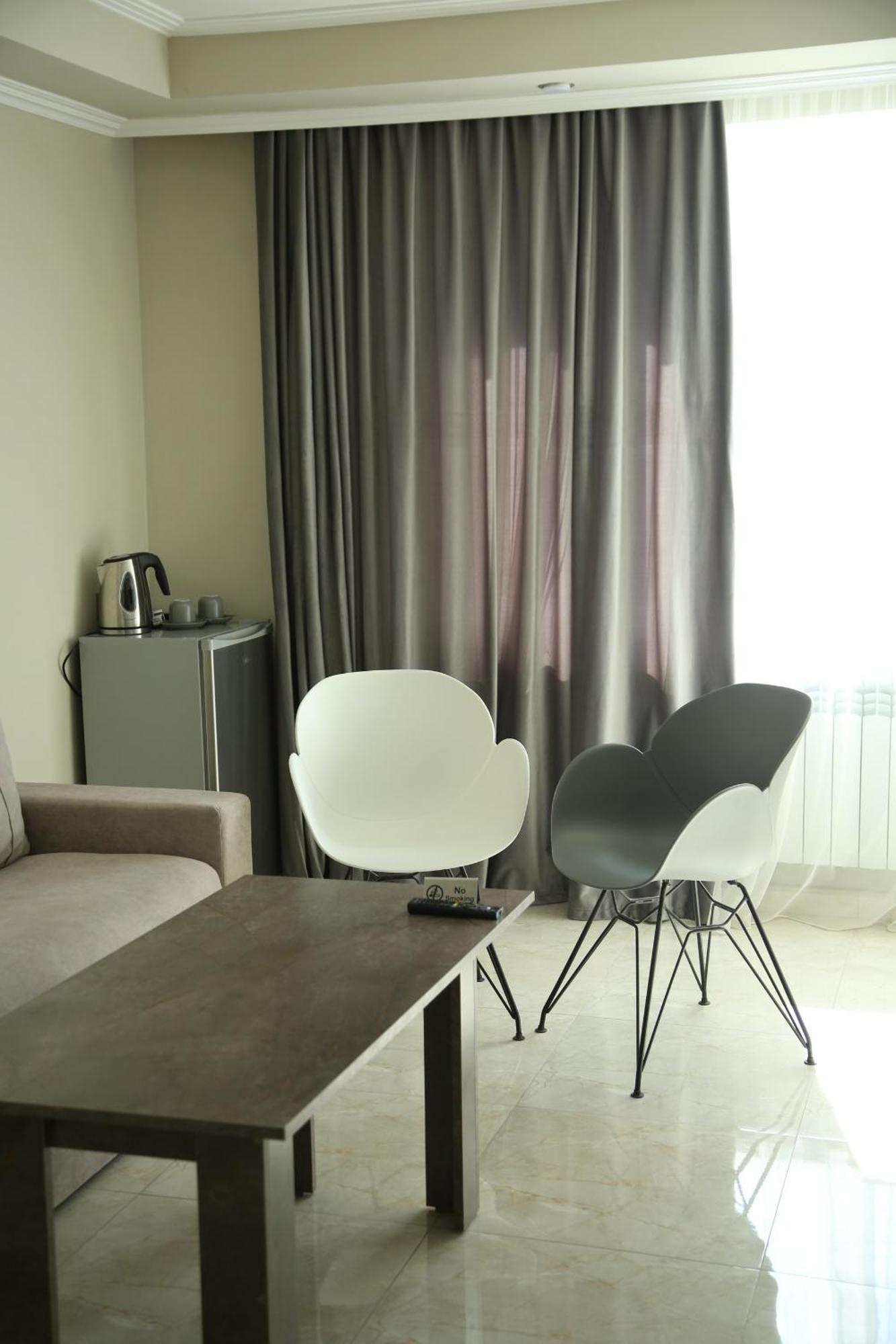Vell Grey Hotel Martuni Buitenkant foto