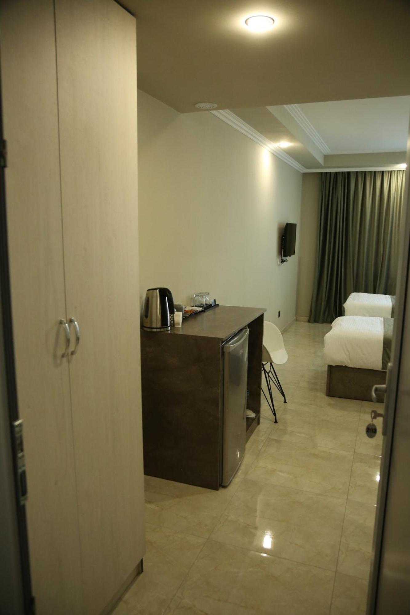Vell Grey Hotel Martuni Buitenkant foto