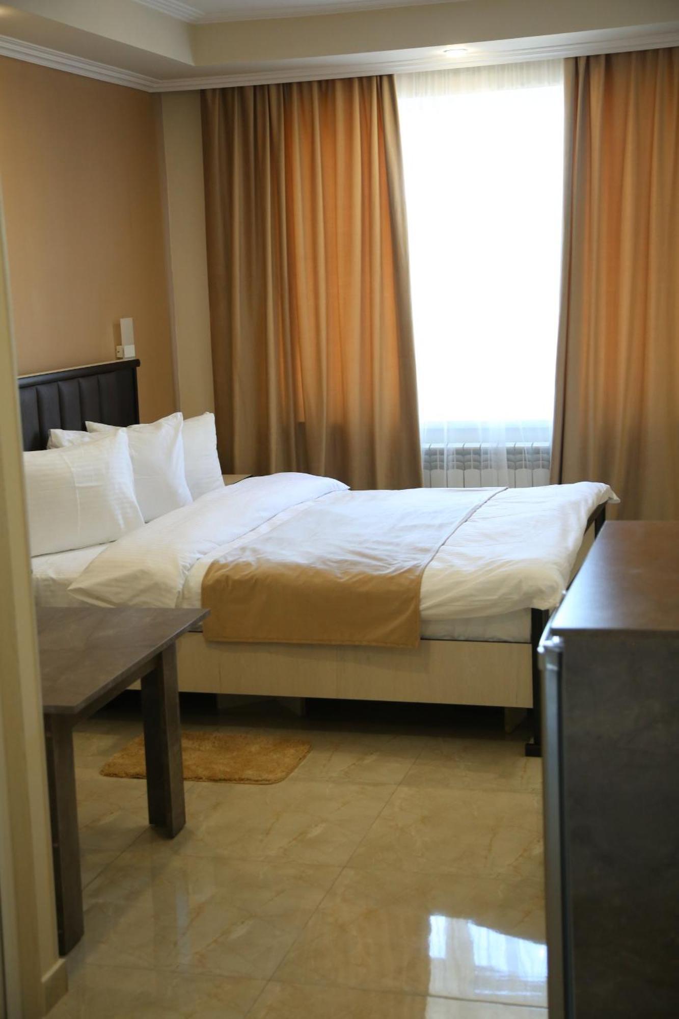 Vell Grey Hotel Martuni Buitenkant foto