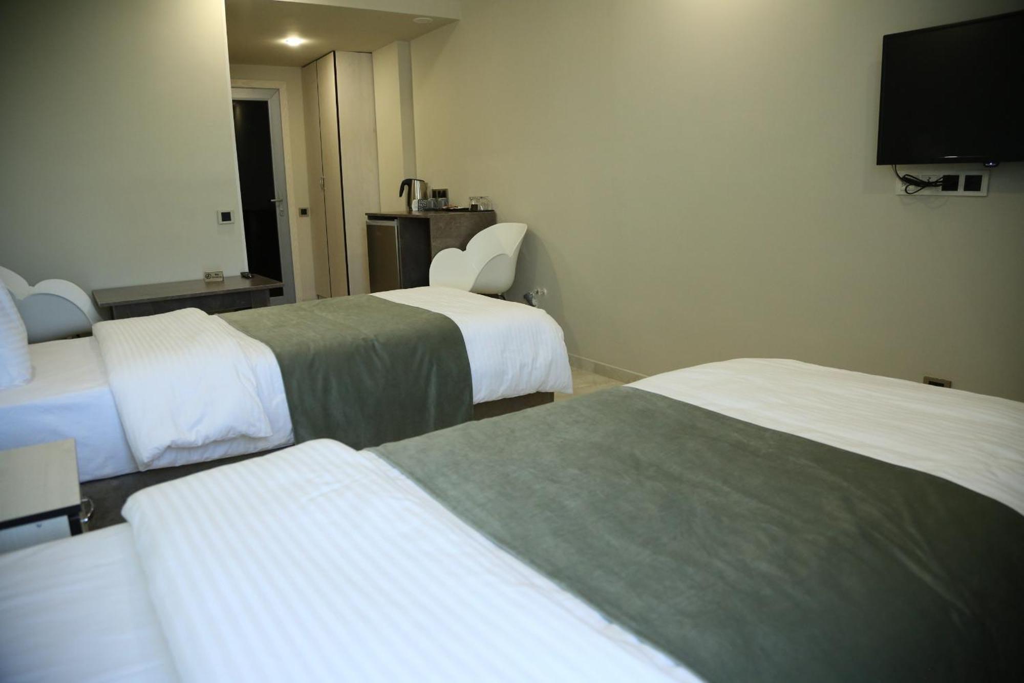 Vell Grey Hotel Martuni Buitenkant foto