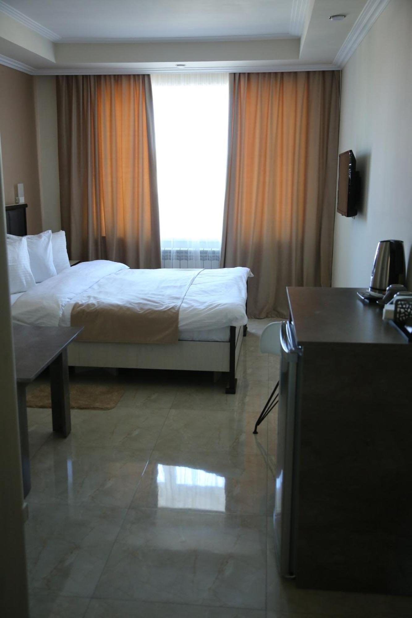 Vell Grey Hotel Martuni Buitenkant foto