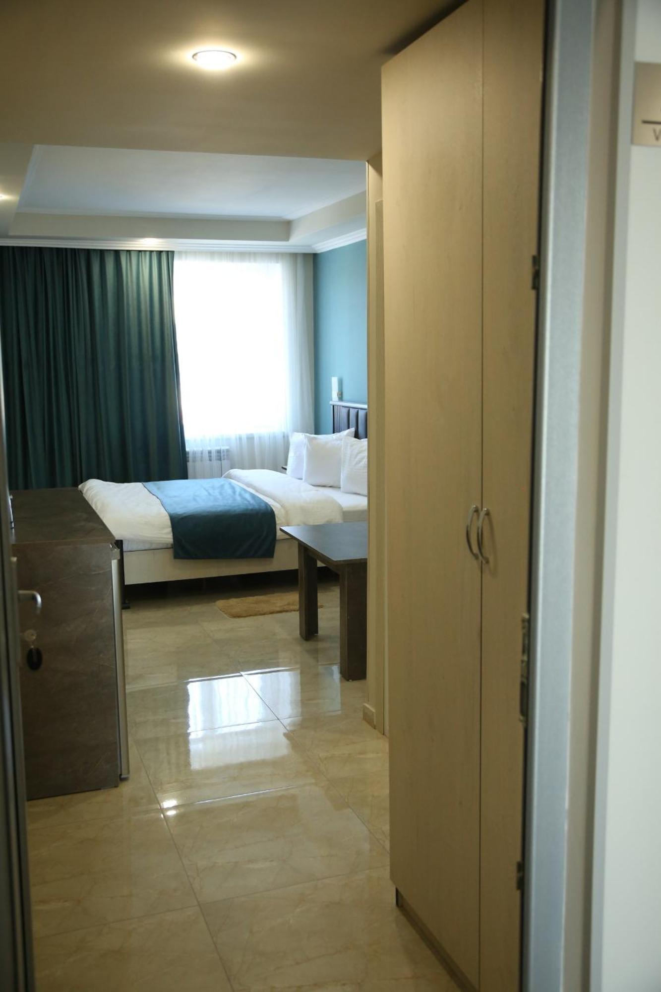 Vell Grey Hotel Martuni Buitenkant foto