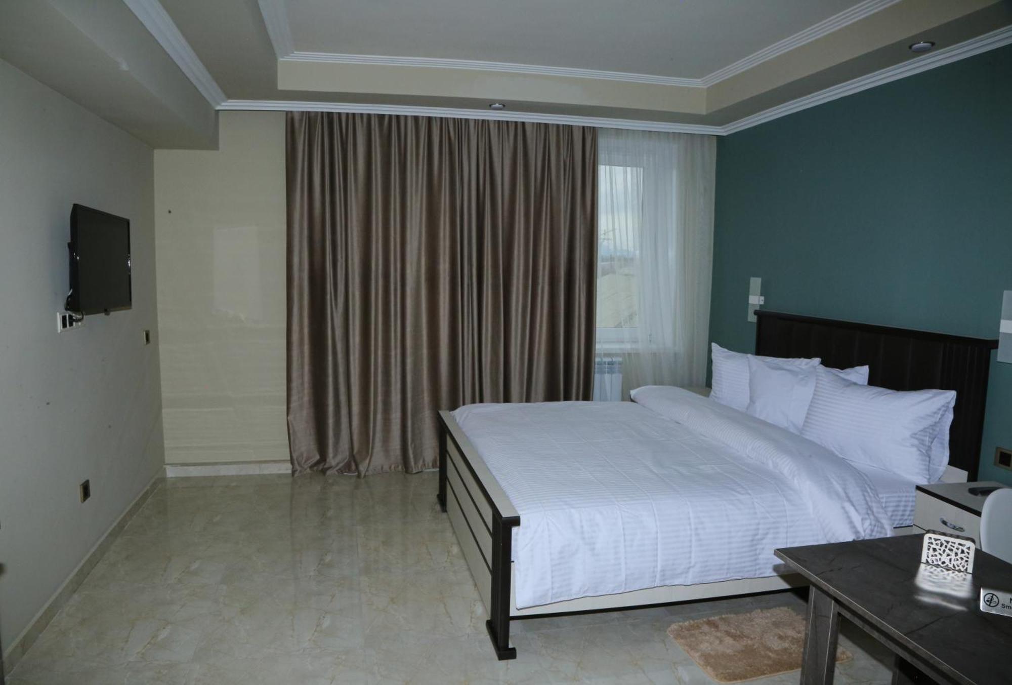Vell Grey Hotel Martuni Buitenkant foto
