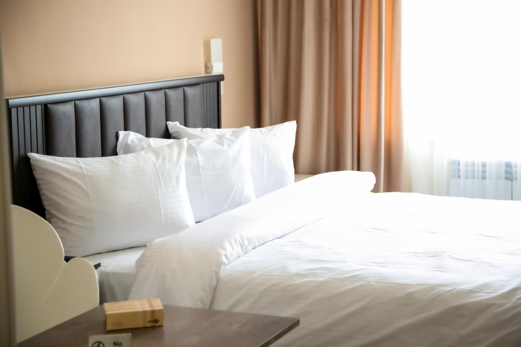 Vell Grey Hotel Martuni Buitenkant foto